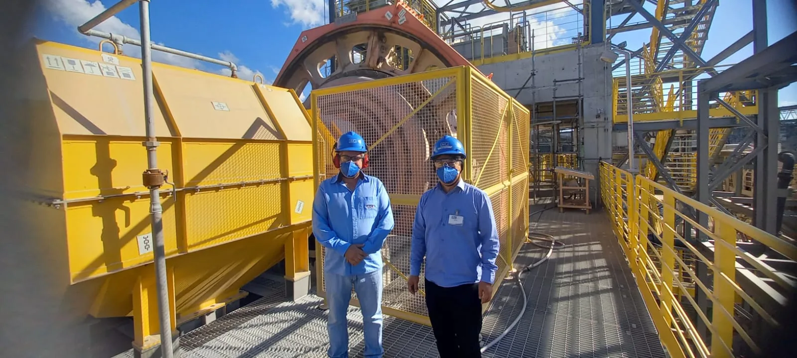Two people in hard hats at the grinding mill of AMG Brasil’s Mibra plant, Minas Gerais